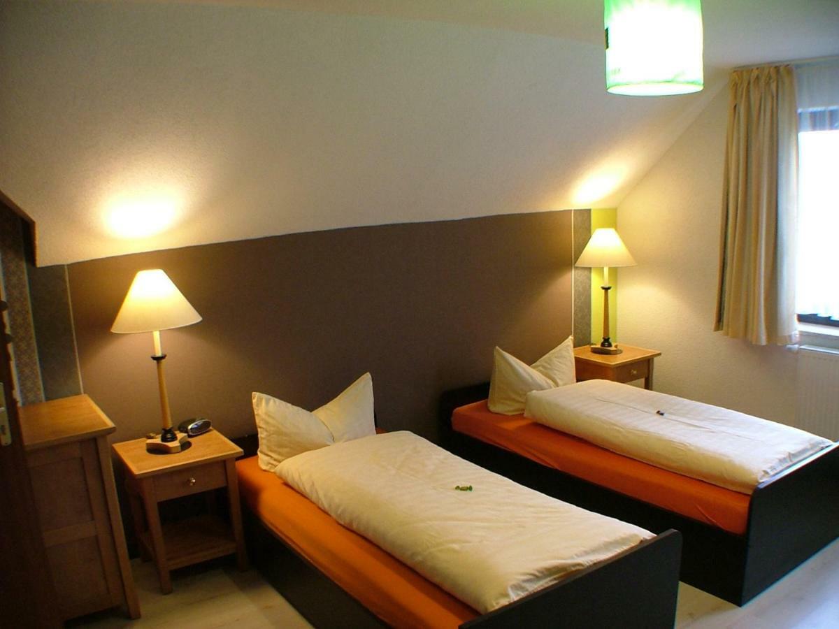 לותרשטאט אייסלבן Hotel Garni Pension Zur Lutherstadt מראה חיצוני תמונה