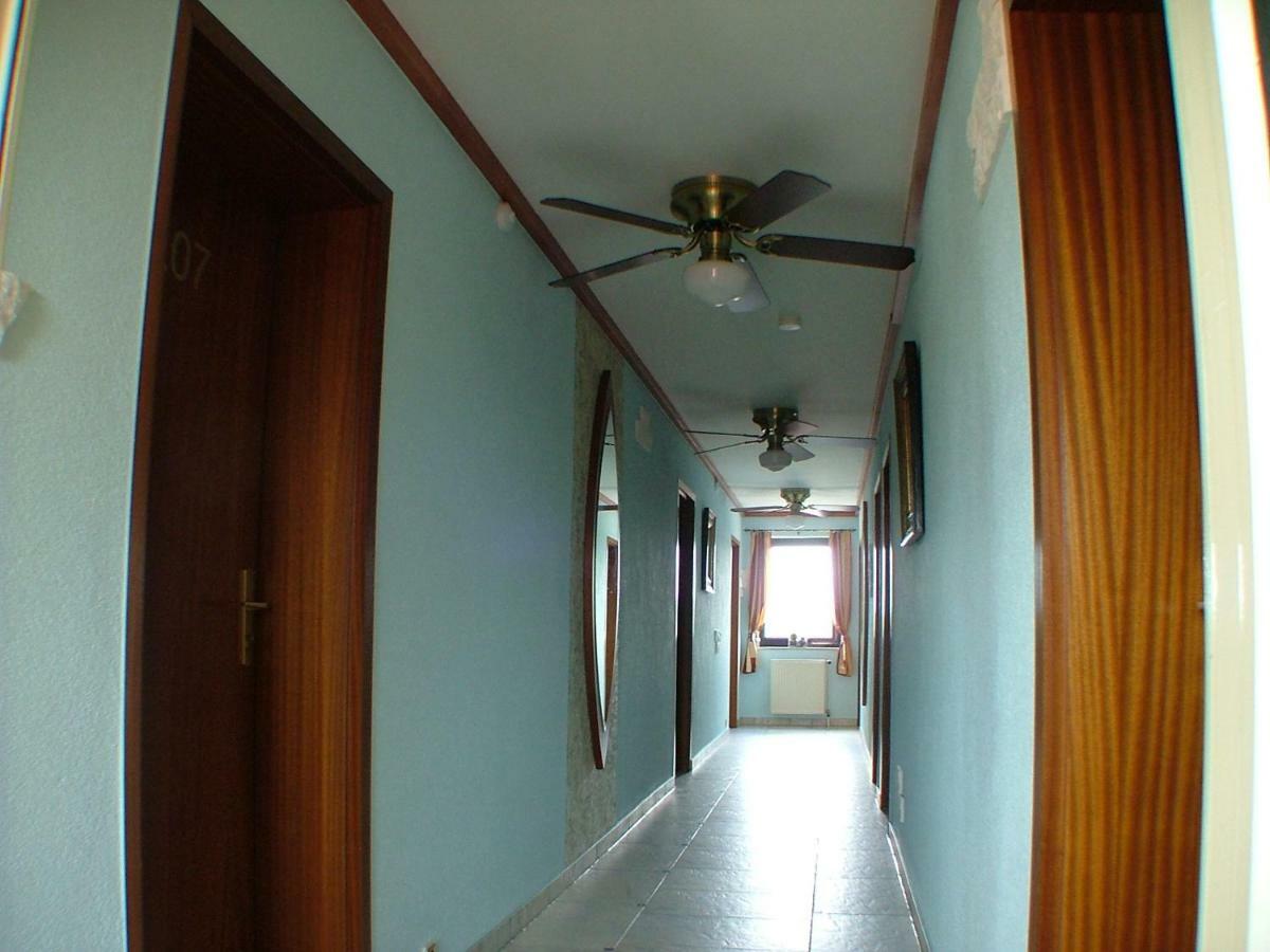 לותרשטאט אייסלבן Hotel Garni Pension Zur Lutherstadt מראה חיצוני תמונה