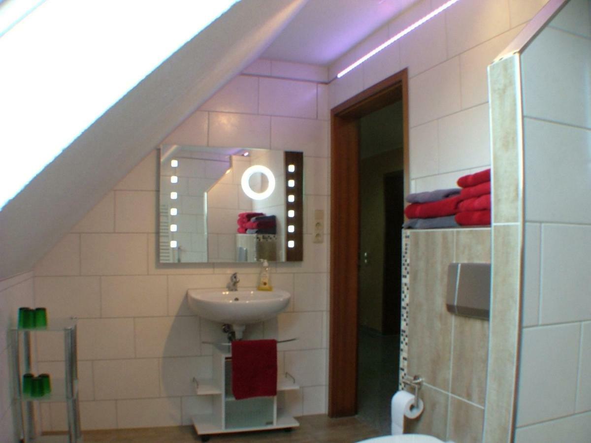 לותרשטאט אייסלבן Hotel Garni Pension Zur Lutherstadt מראה חיצוני תמונה
